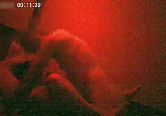 黒と白の男はスリムな女の子を誘惑します アダルト 女性 専用